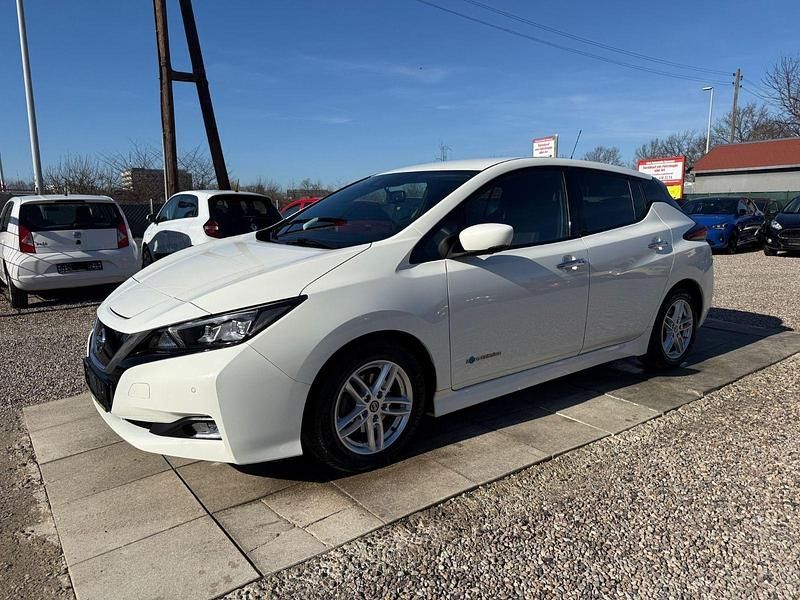 Gebraucht Nissan Leaf N-Connecta 110 kW (150 PS) 2019 Weiß Kleinwagen