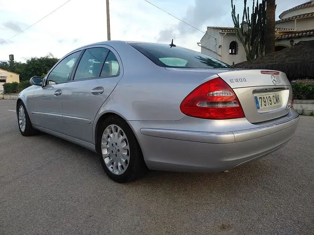 Brugt Mercedes E500 306 HK (225 kW) 2003 Sølv Sedan