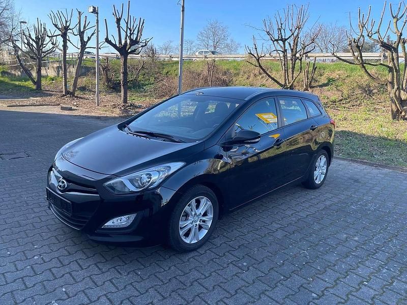 Schwarz Gebraucht 2014 Hyundai i30 Edition Kombi | 11.000 € (Etwas zu teuer) - Bild 1/4