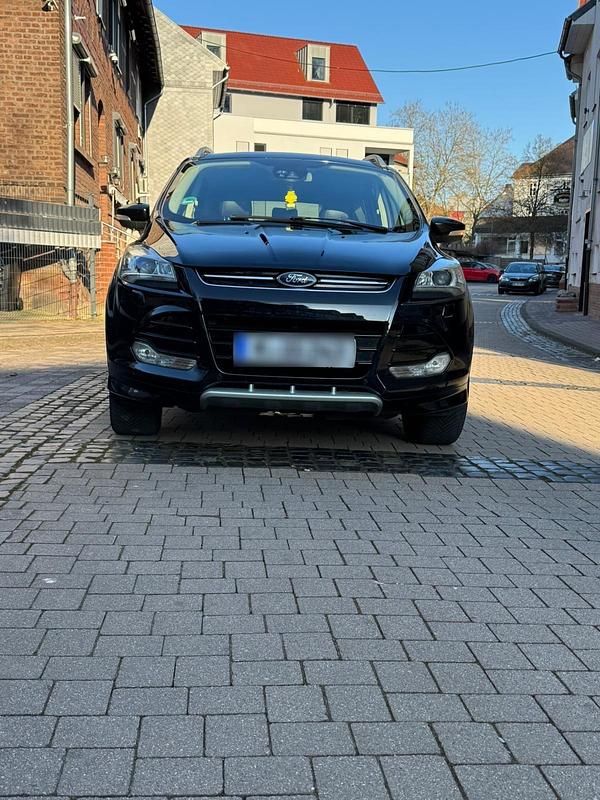 Gebraucht Ford Kuga 180 PS (132 kW) 2016 Schwarz SUV