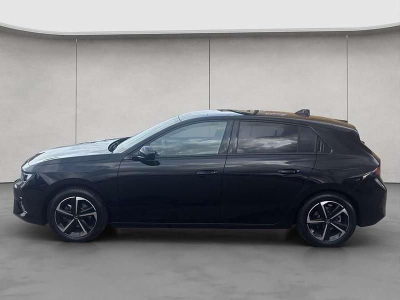 Gebraucht Opel Astra 131 PS (96 kW) 2025 Karbon schwarz metallic Limousine