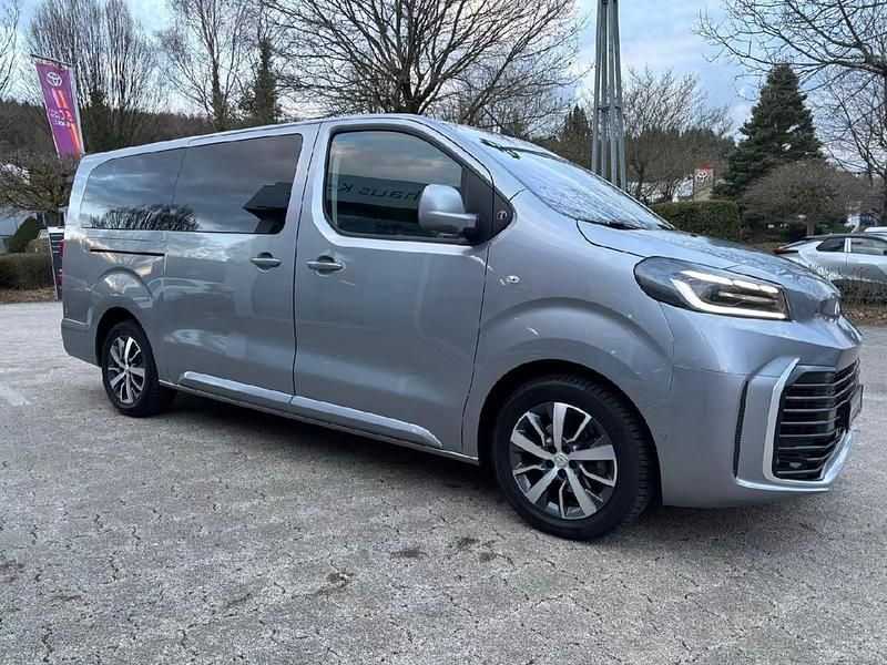 Gebraucht Toyota Proace Team 177 PS (130 kW) 2025 Silber Van / Kleinbus