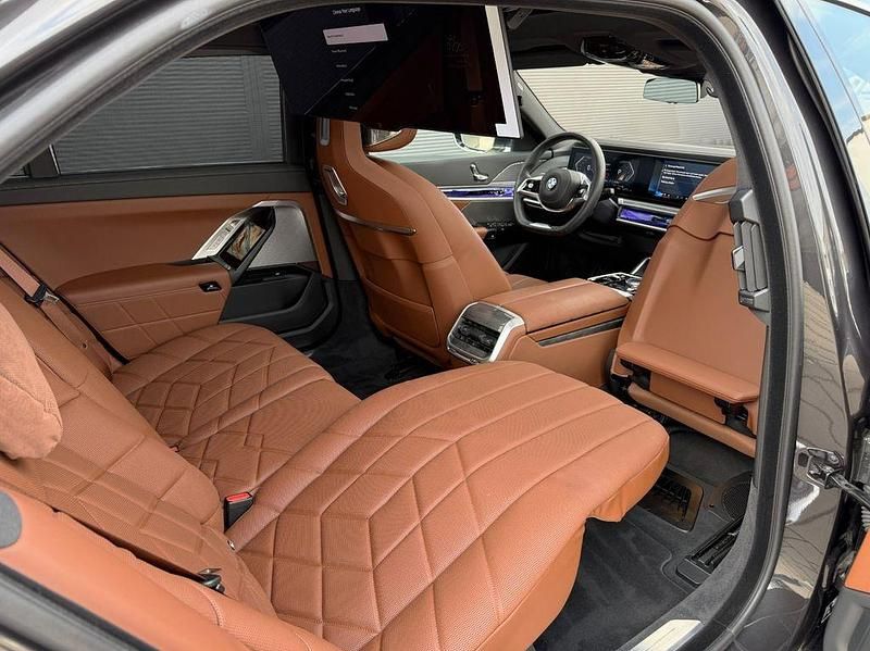 Gebraucht BMW 740 Performance 286 PS (210 kW) 2024 Grau Limousine