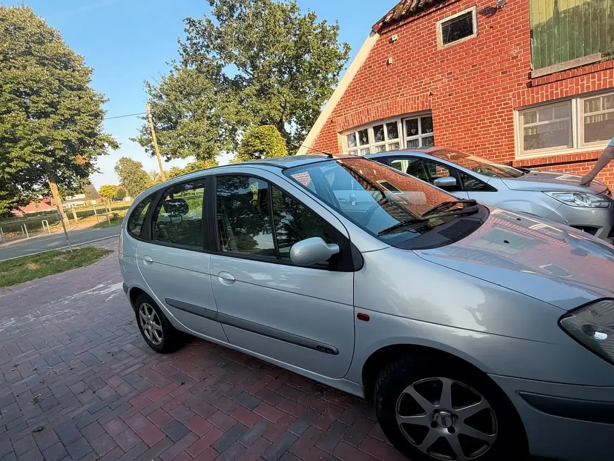Gebraucht Renault Scénic 107 PS (78 kW) 2003 Silber Van / Kleinbus