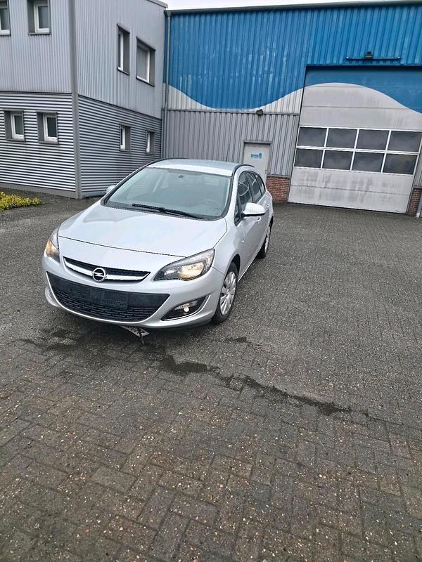 Gebraucht Opel Astra 110 PS (80 kW) 2013 Silber Kombi