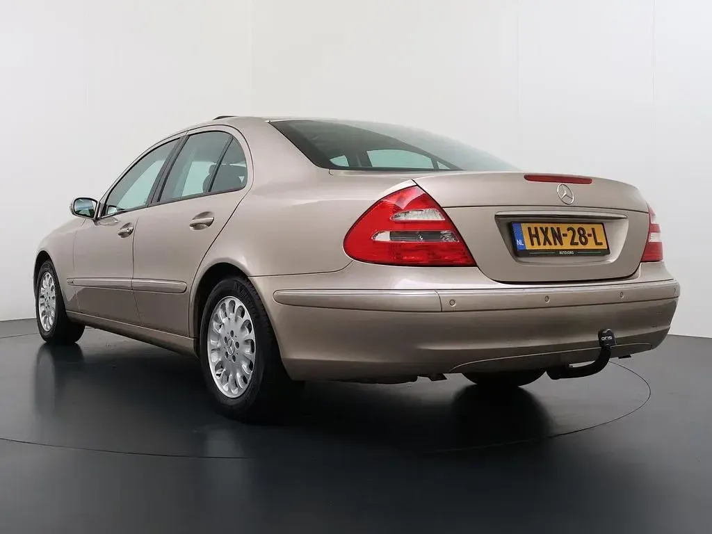 Gebraucht Mercedes E240 Classic 177 PS (130 kW) 2003 Braun Limousine