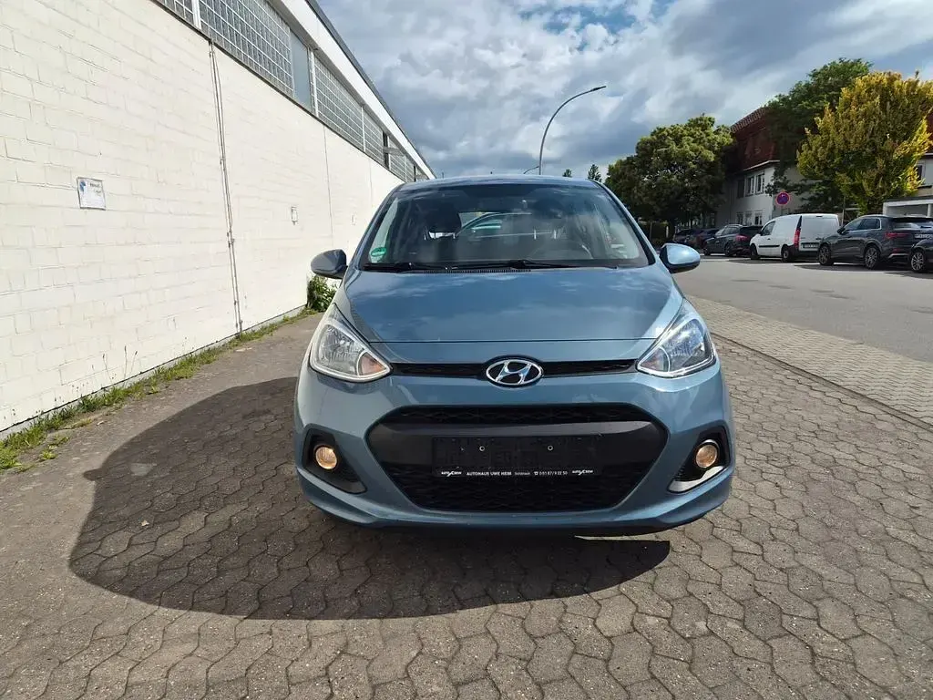 Gebraucht Hyundai i10 87 PS (63 kW) 2016 Blau Kleinwagen