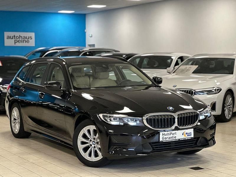 Schwarz Gebraucht 2021 BMW 318 Limousine | 22.397 € (Guter Preis) - Bild 1/4