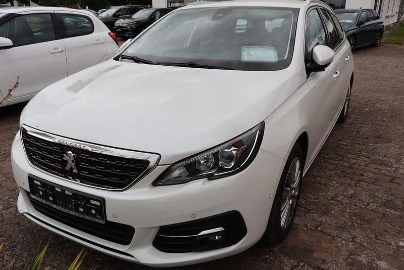 Kwe lack weiss perlglänzend Gebraucht 2018 Peugeot 308 Allure Kombi | 10.950 € (Guter Preis) - Bild 1/4