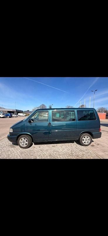 Second-hand VW T4 102 CP (75 kW) 2002 Verde Van