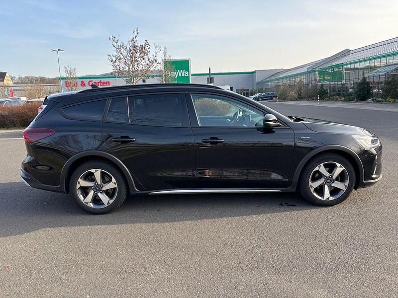 Gebraucht Ford Focus Active X 116 PS (85 kW) 2023 Schwarz Limousine