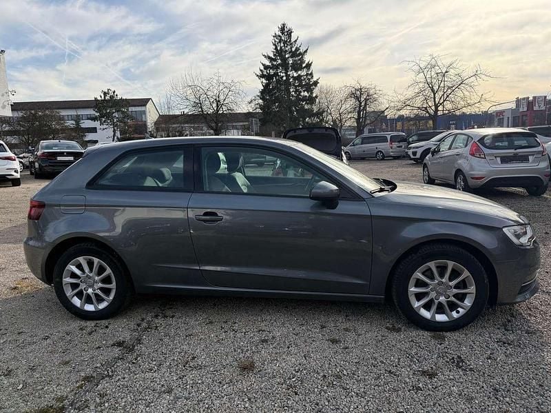 Gebraucht Audi A3 Attraction 125 PS (91 kW) 2016 Monsungrau metallic Kleinwagen