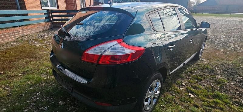 Gebraucht Renault Mégane III 101 PS (74 kW) 2010 Grün Kleinwagen