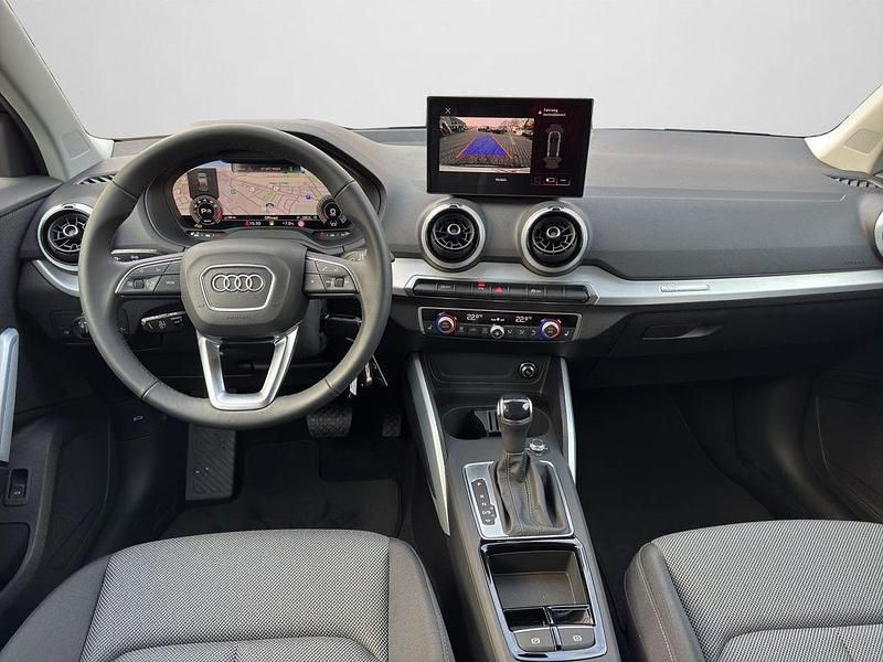 Gebraucht Audi Q2 Ambiente 150 PS (110 kW) 2025 Daytonagrau perleffekt (metallic) SUV