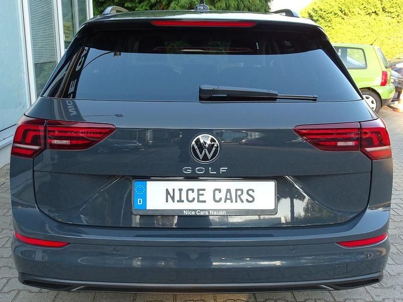 Gebraucht VW Golf VIII Life 150 PS (110 kW) 2024 Grau Kombi