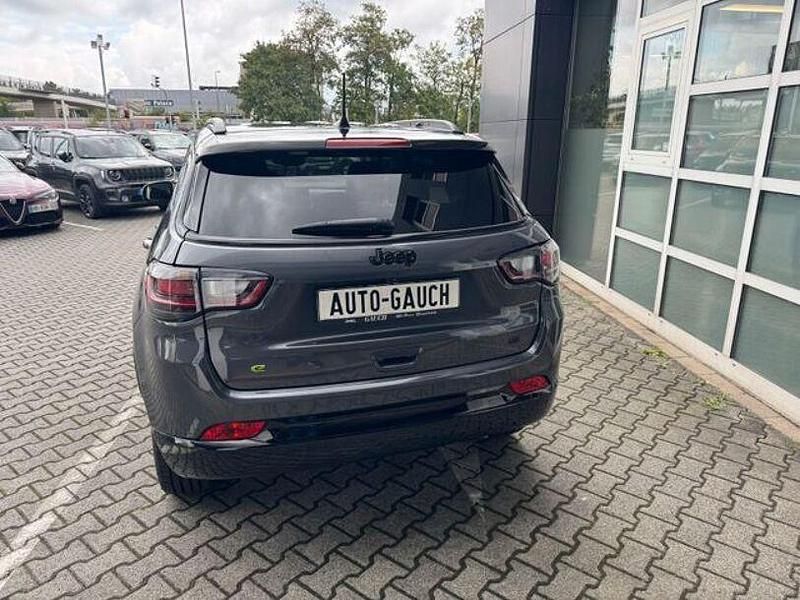 Gebraucht Jeep Compass 131 PS (96 kW) 2024 Grau SUV