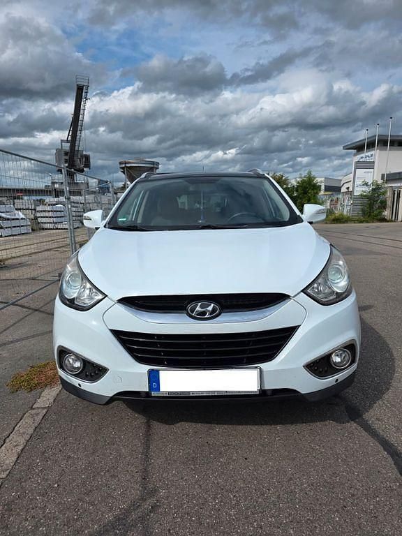 Weiß Gebraucht 2010 Hyundai ix35 Premium SUV | 7.290 € (Fairer Preis) - Bild 1/4