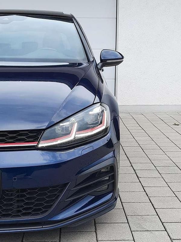 Blau Gebraucht 2020 VW Golf VIII GTI Limousine | 26.999 € - Bild 1/4