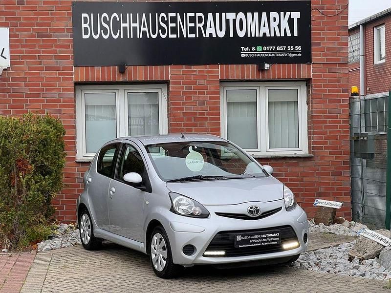 Silber Gebraucht 2014 Toyota Aygo Cool Kleinwagen | 4.900 € (Guter Preis) - Bild 1/4