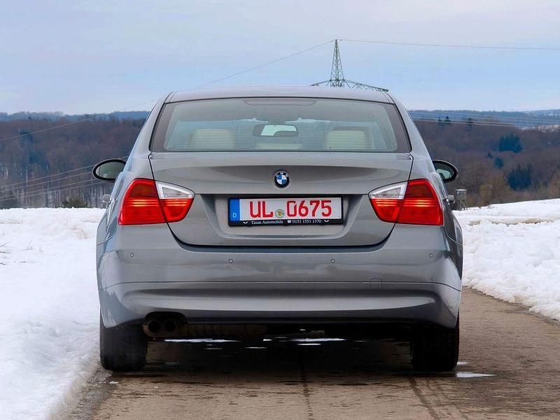 Gebraucht BMW 325 Sport Line 218 PS (160 kW) 2005 Grau Limousine