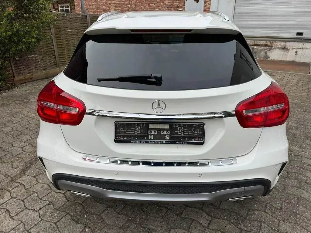 Gebraucht Mercedes GLA250 StreetStyle 211 PS (155 kW) 2015 Weiß SUV
