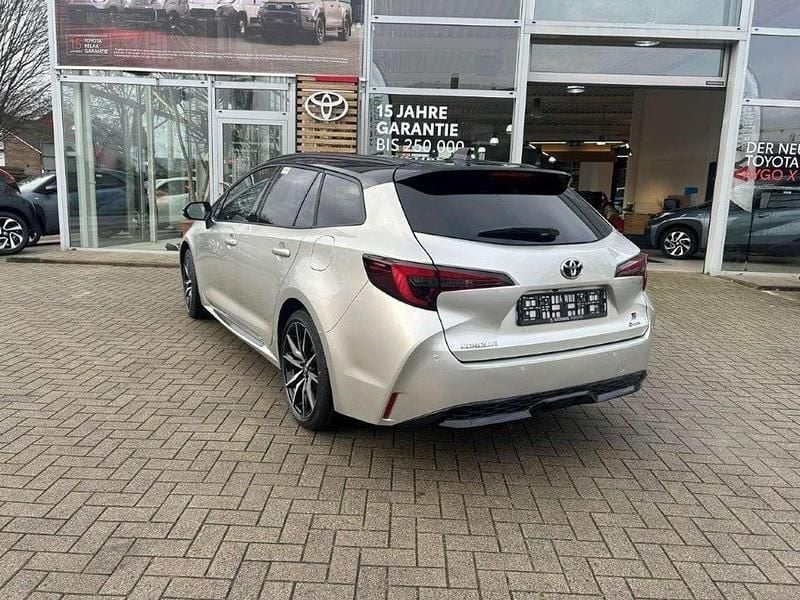 Neu Toyota Corolla Sport 179 PS (131 kW) 2026 Silber Kombi