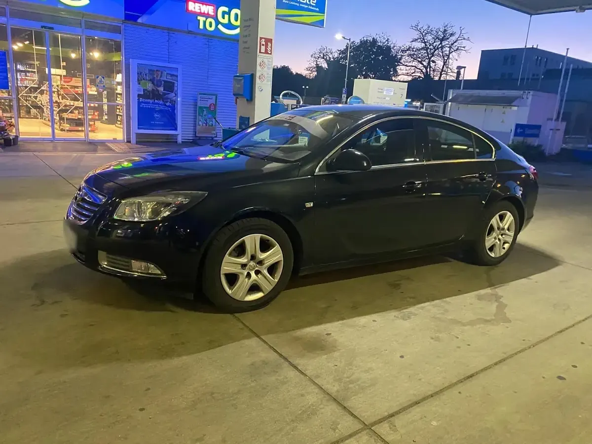 Gebraucht Opel Insignia 150 PS (110 kW) 2010 Schwarz Limousine