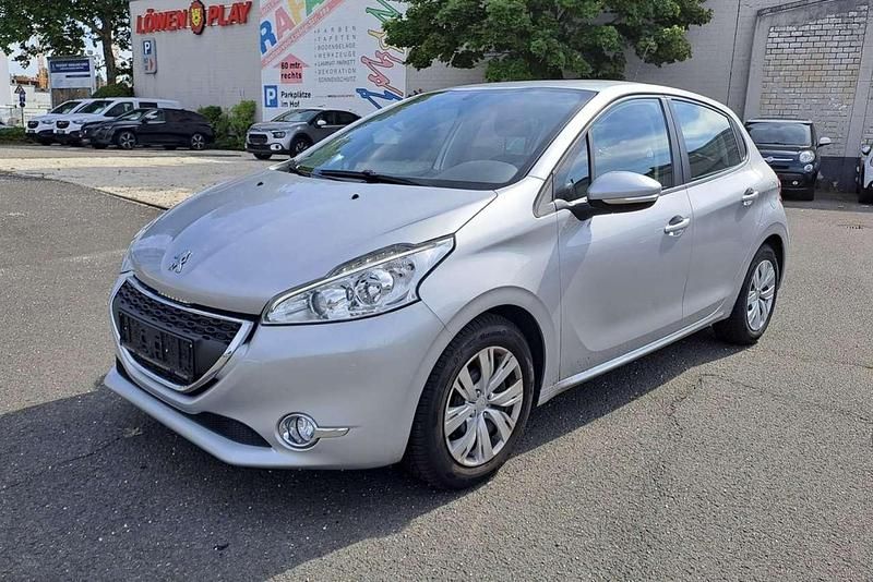 Grau Gebraucht 2015 Peugeot 208 Active Kleinwagen | 5.500 € (Guter Preis) - Bild 1/4