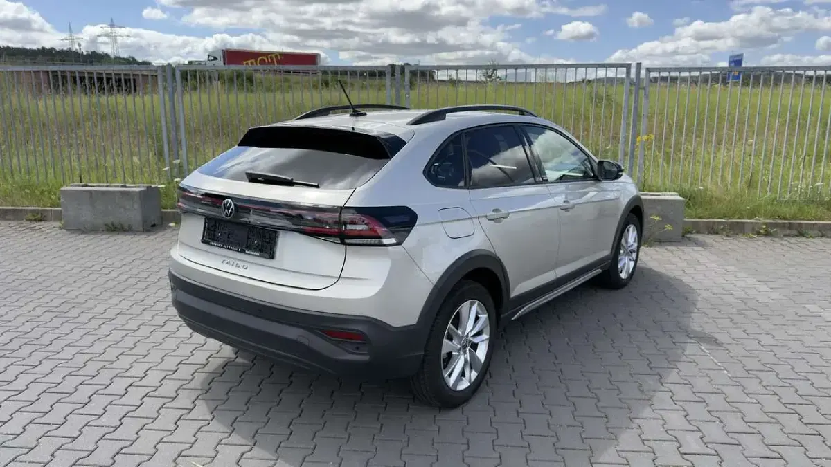 Gebraucht VW Taigo Move 110 PS (80 kW) 2023 Ivory silver metallic SUV