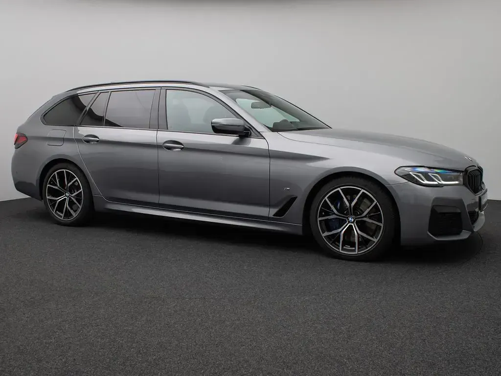 Gebraucht BMW 530 M Sport 286 PS (210 kW) 2023 Grau Limousine