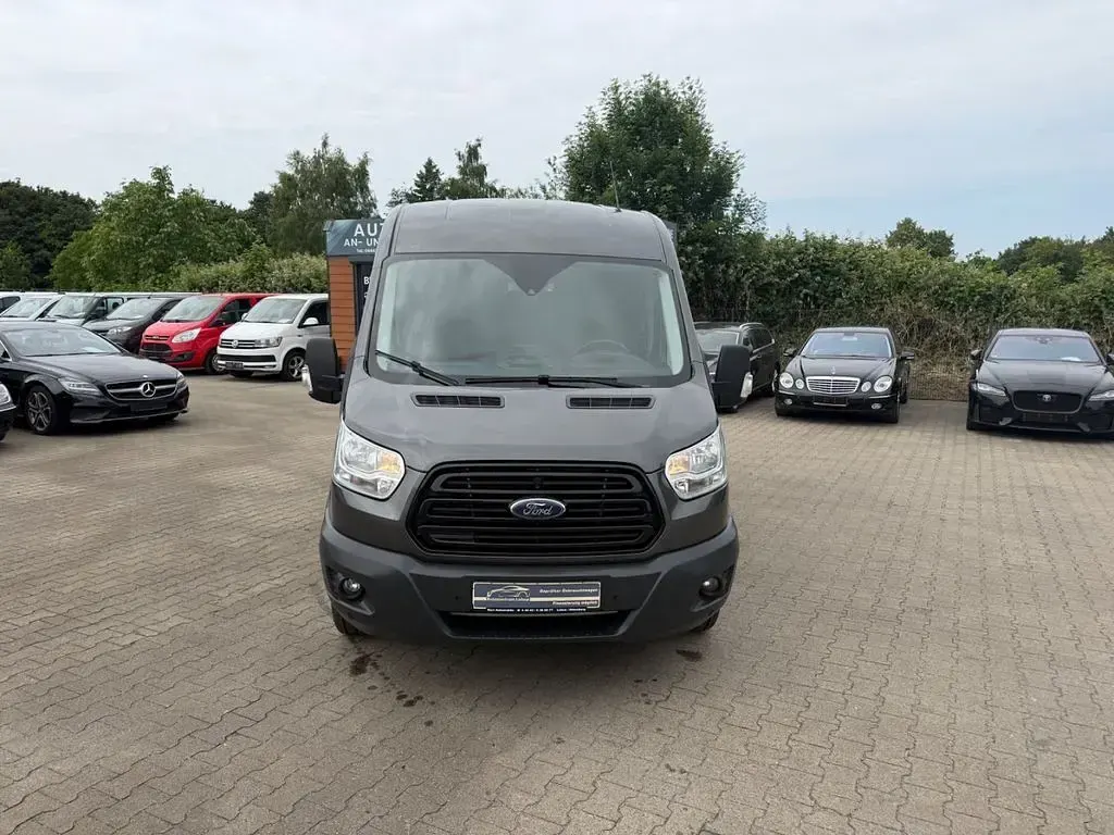 Gebraucht Ford Transit Trend 170 PS (125 kW) 2018 Grau Van / Kleinbus