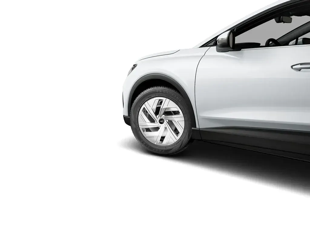 Second-hand Audi Q4 e-tron Ambiente 150 kW (204 CP) 2025 Alb SUV