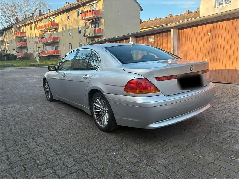 Gebraucht BMW 745 333 PS (244 kW) 2001 Silber Limousine