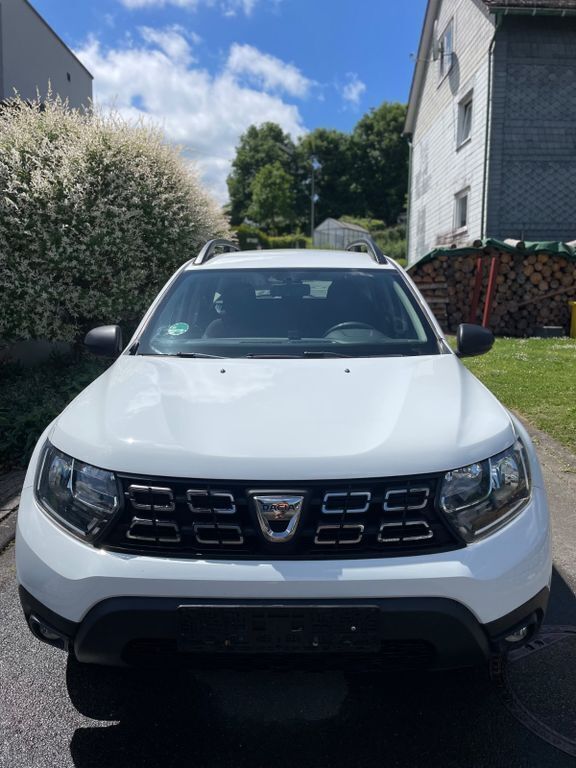 Weiß Gebraucht 2019 Dacia Duster Essentiel SUV | 11.399 € (Guter Preis) - Bild 1/4