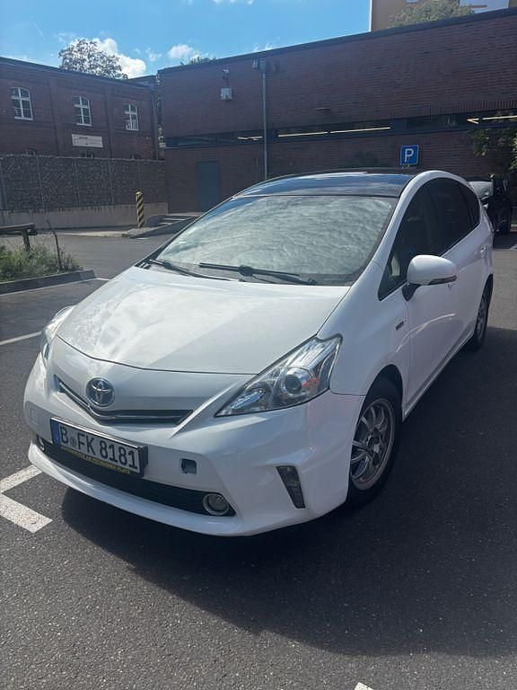 Weiß Gebraucht 2013 Toyota Prius+ Van / Kleinbus | 6.799 € (Fairer Preis) - Bild 1/4
