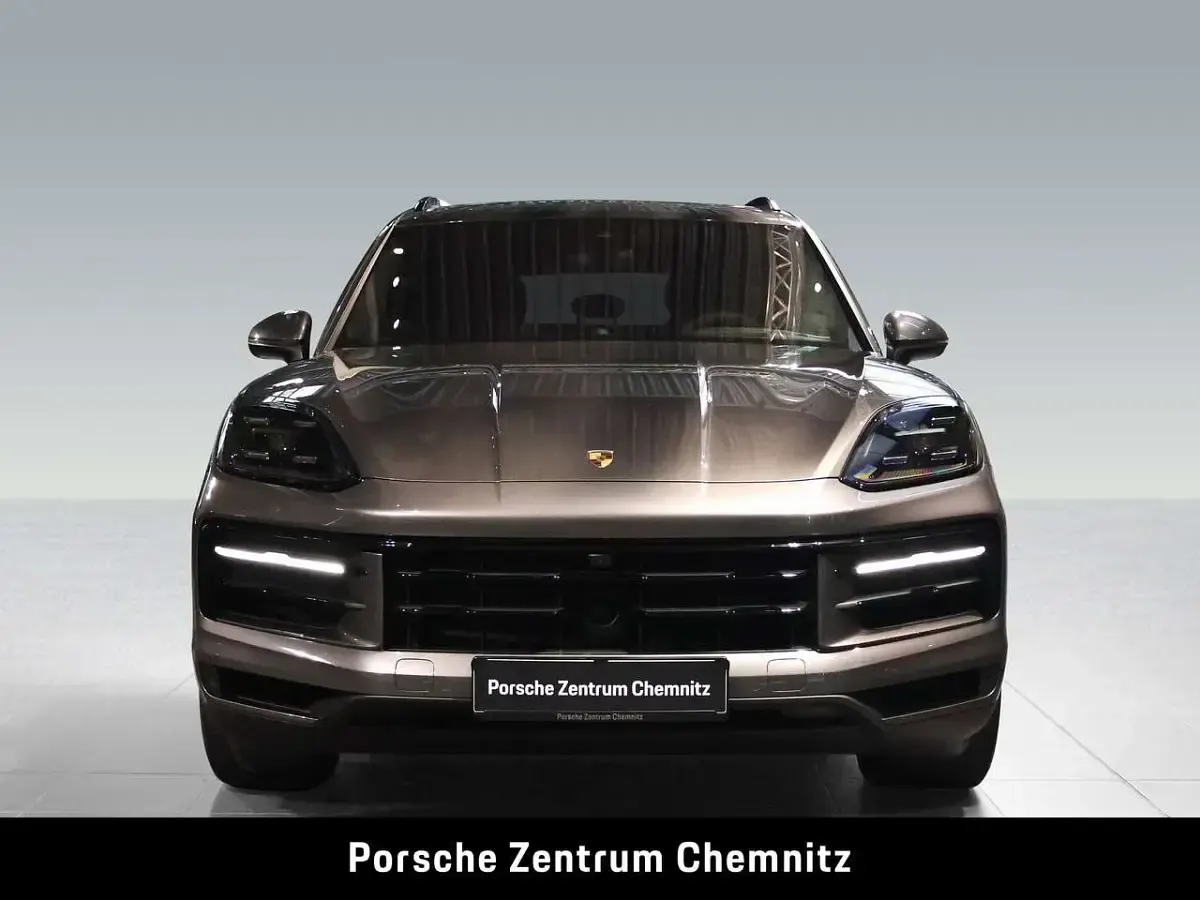 Używany Porsche Cayenne 470 KM (345 kW) 2024 Szary SUV