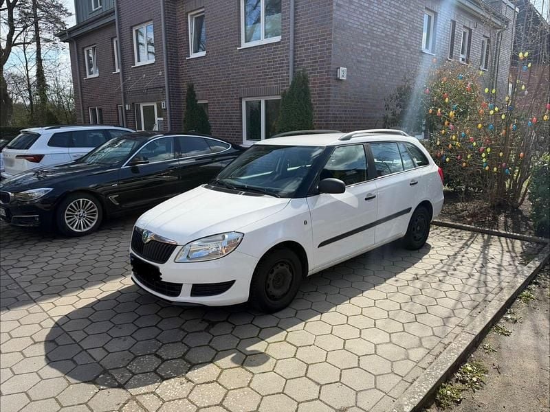 Gebraucht Skoda Fabia Ambiente 69 PS (50 kW) 2011 Weiß Kombi