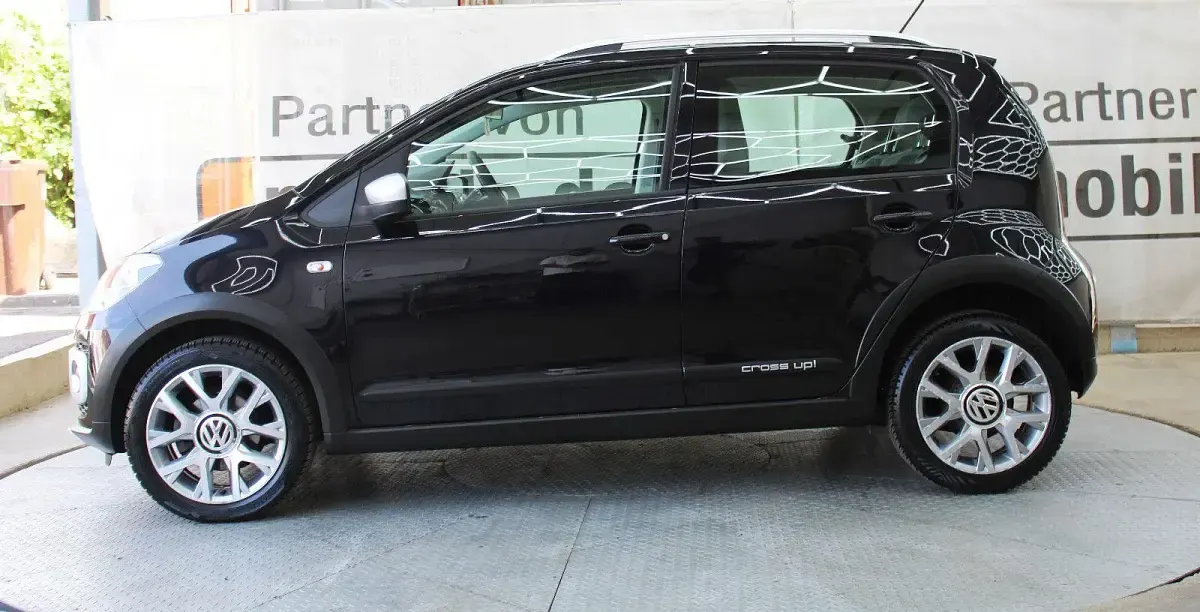 Gebraucht VW cross up! 75 PS (55 kW) 2013 Schwarz Kleinwagen