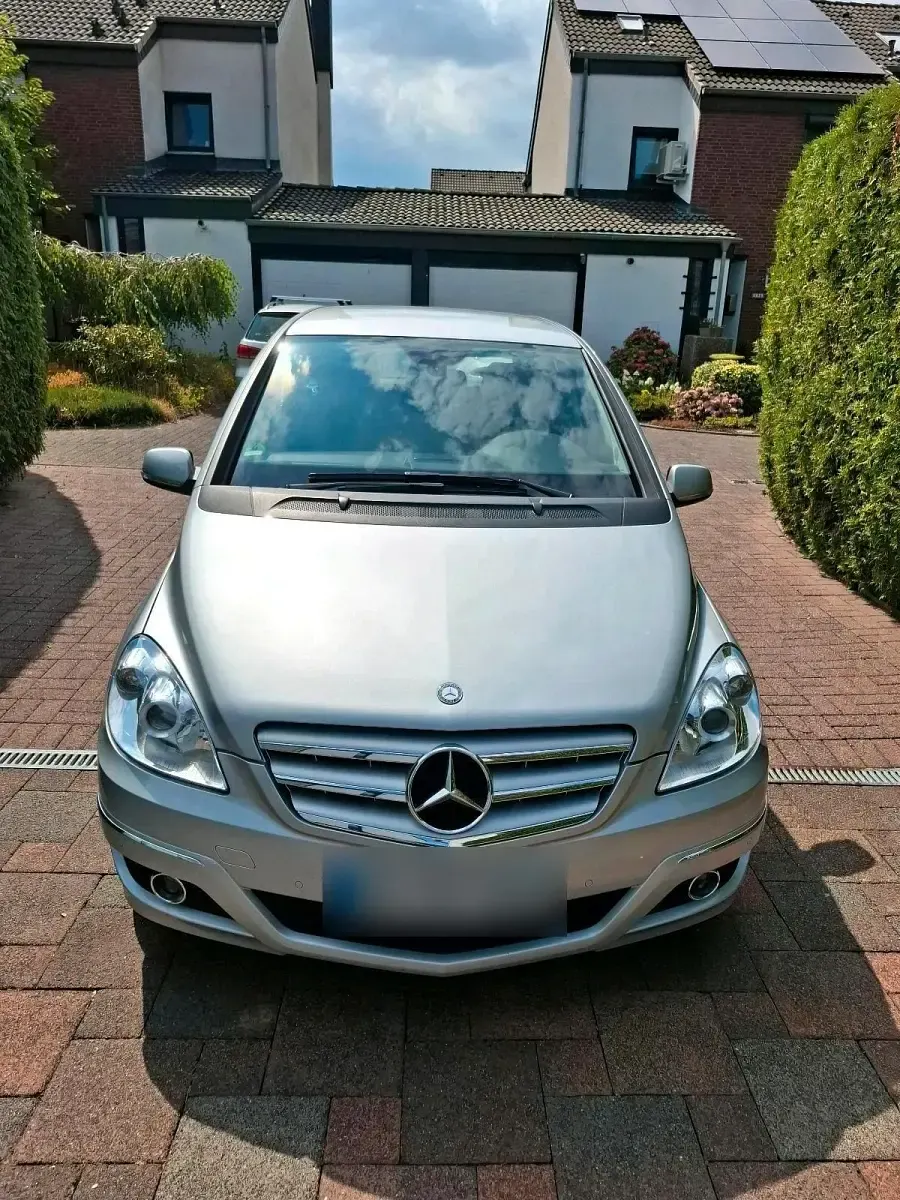 Gebraucht Mercedes B200 136 PS (100 kW) 2011 Silber Kleinwagen