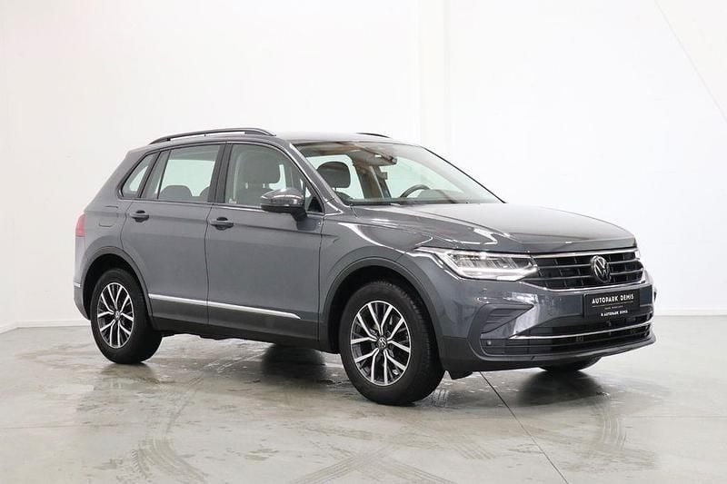 Second-hand VW Tiguan Life 150 CP (110 kW) 2023 Gri SUV