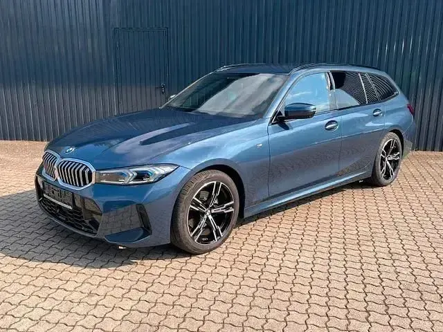 Gebraucht BMW 320 M Sport 190 PS (139 kW) 2025 Arctic race bluemetallic Kombi