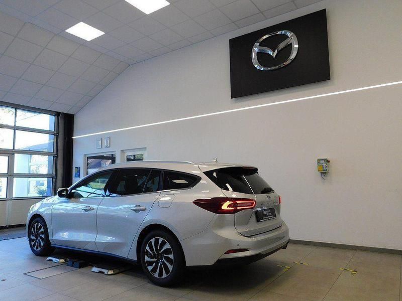 Gebraucht Ford Focus Titanium 125 PS (91 kW) 2024 Silber Limousine