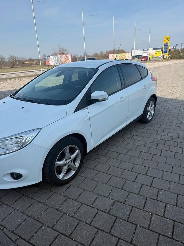 Gebraucht Ford Focus 86 PS (63 kW) 2013 Weiß Limousine