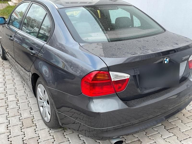 Gebraucht BMW 318 129 PS (94 kW) 2005 Grau Limousine