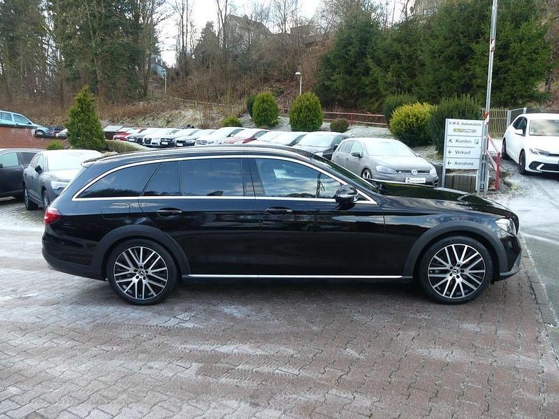 Gebraucht Mercedes E220 194 PS (142 kW) 2020 Schwarz Limousine