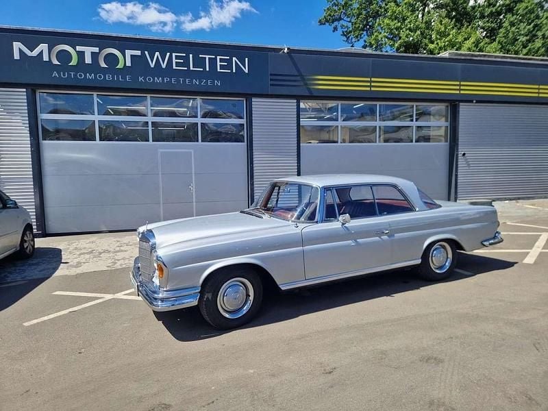 Gebraucht Mercedes 250 150 PS (110 kW) 1966 Silber Coupé