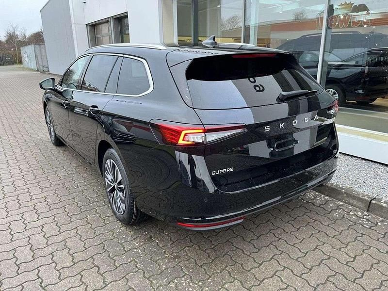 Neu Skoda Superb Selection 150 PS (110 kW) 2025 Schwarz Kombi