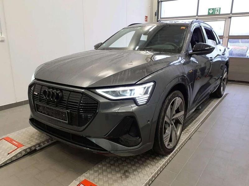 Gebraucht Audi e-tron S-Line 300 kW (408 PS) 2022 Daytonagrau perleffekt SUV