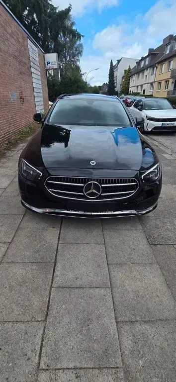 Gebraucht Mercedes E200 150 PS (110 kW) 2023 Schwarz Limousine