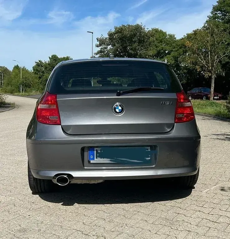 Gebraucht BMW 116 122 PS (89 kW) 2011 Grau Kleinwagen